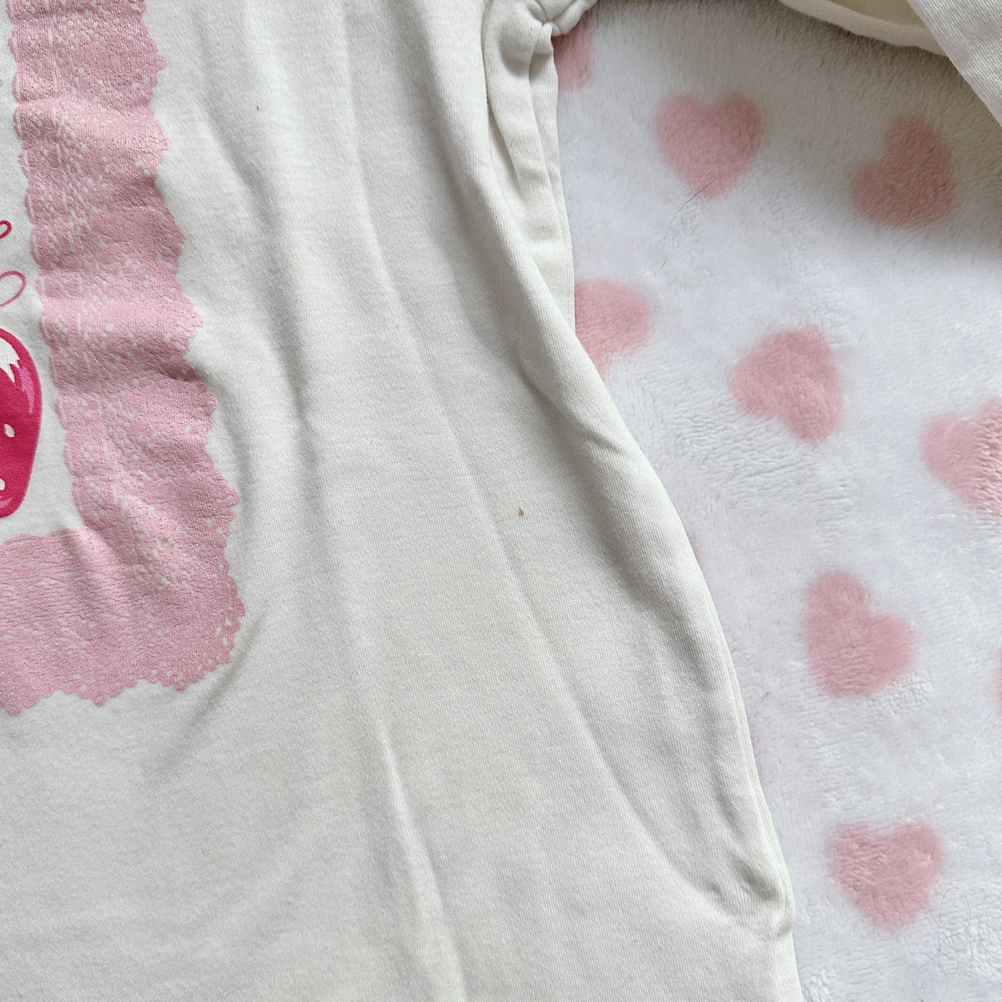 mezzo piano cream strawberry print longsleeve 🍓⋆ ˚。⋆୨୧˚