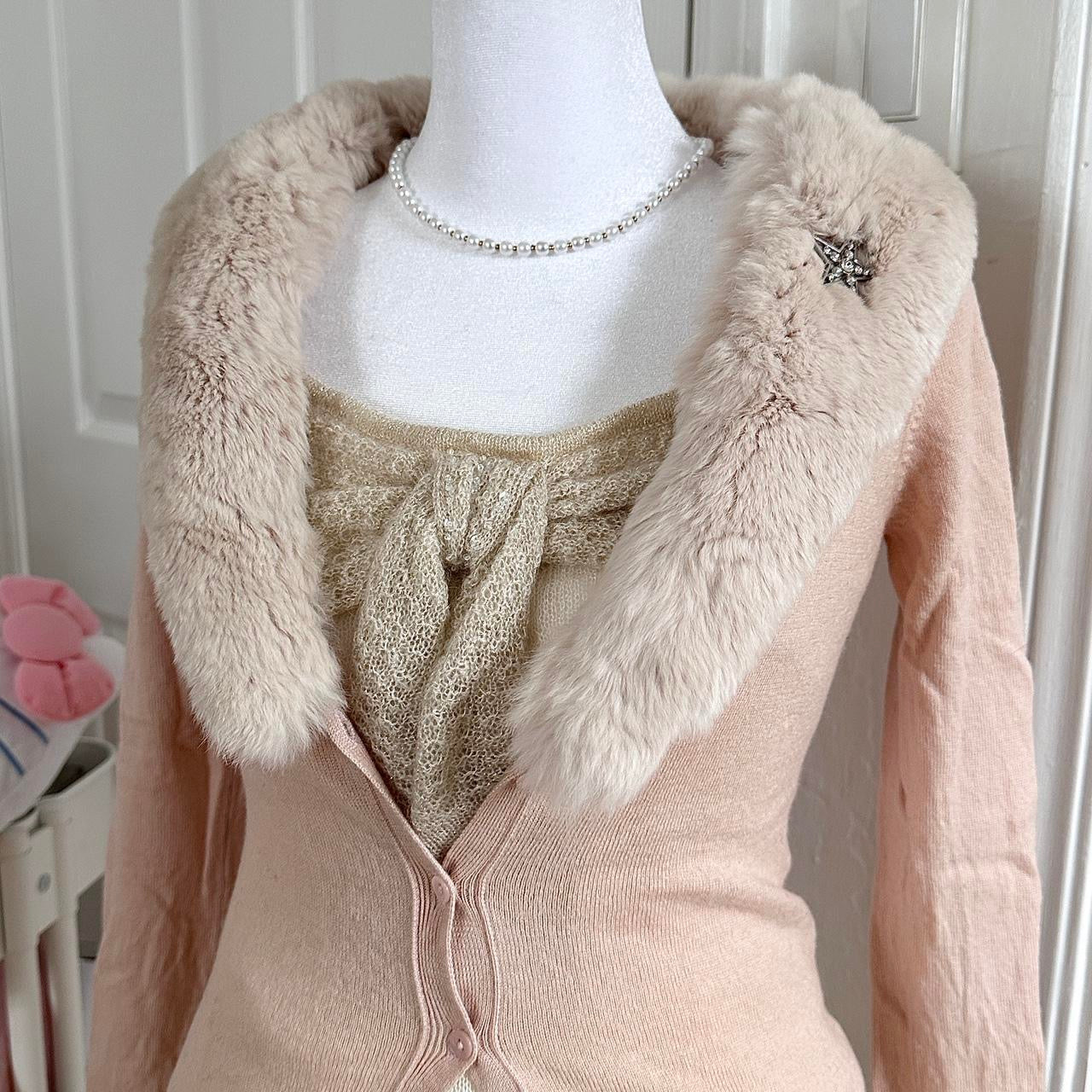 muted pink & beige fluffy fur collar cardigan ♡