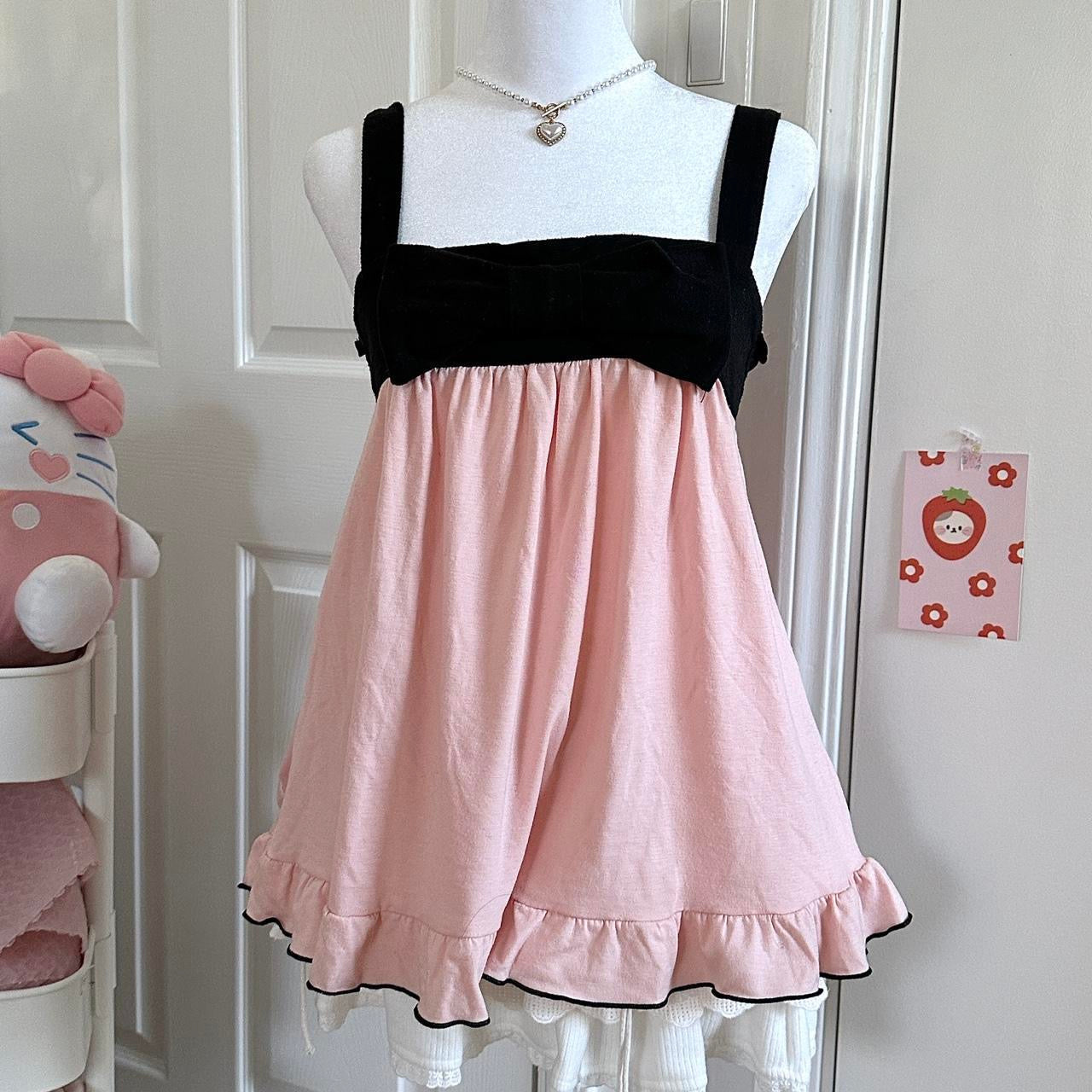 pink & black ribbon ruffle tank ☆